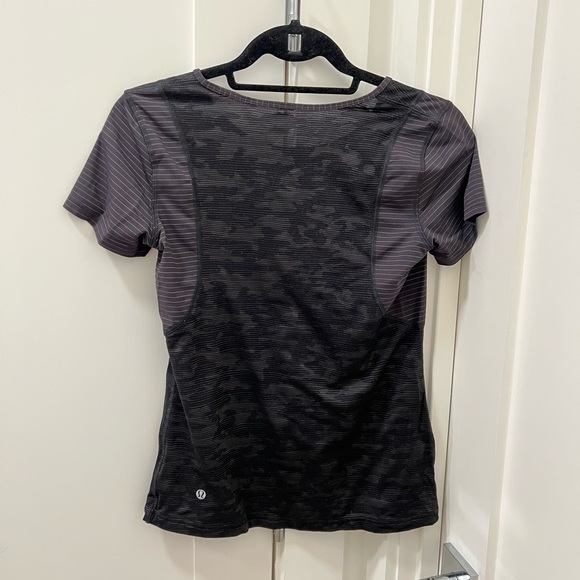 Lululemon Dual tone T-shirt - Picture 2 of 2